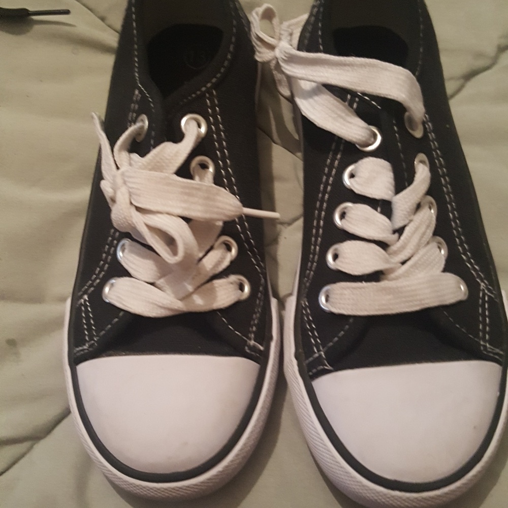 Black little girls tennis shoes